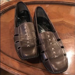 REIKER WOMENS DORIS 85 LOAFERS ( 7 SZ)
37 EURO